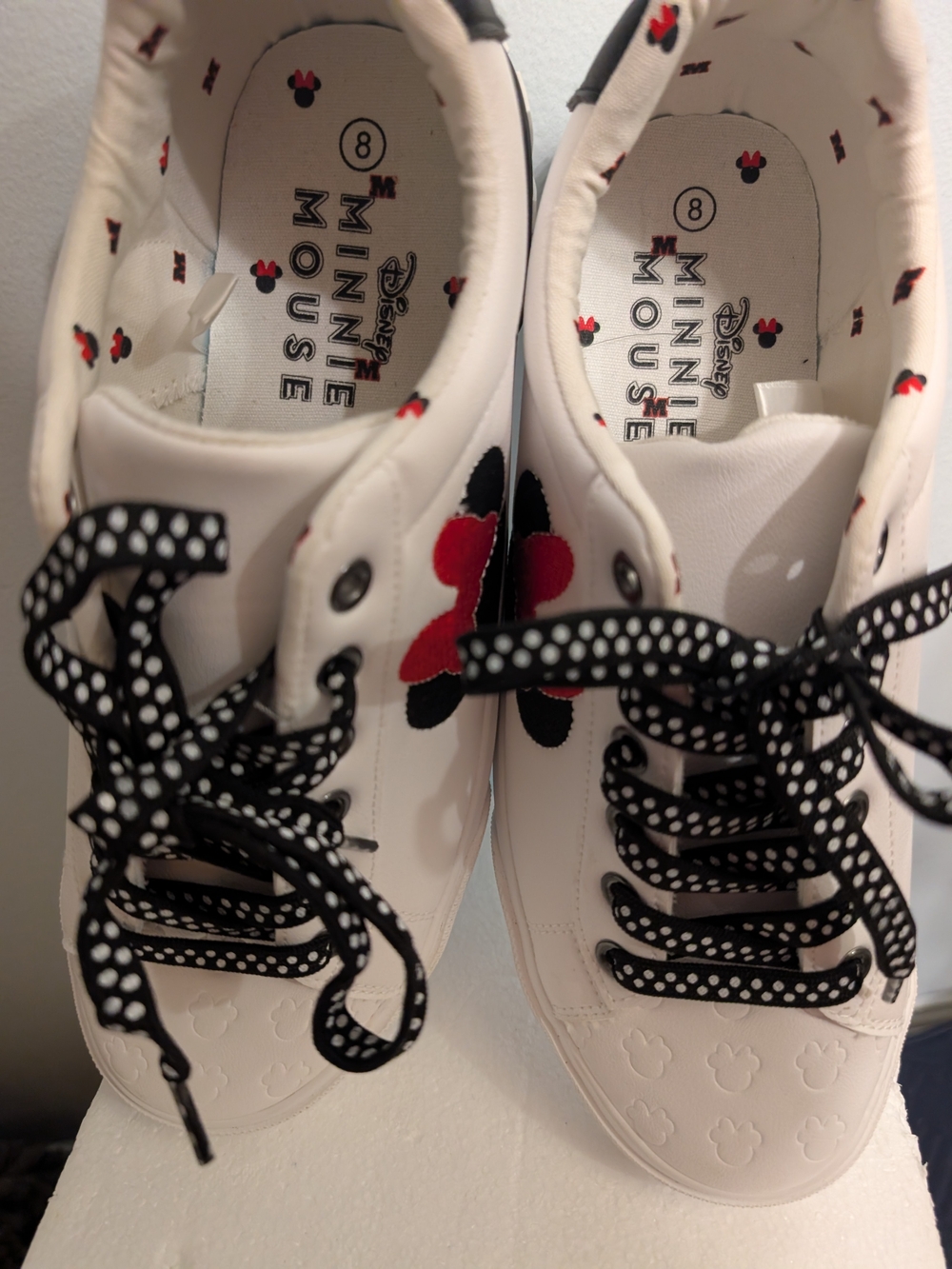 Disney Minnie Mouse Fun Sneakers Black Laces W/White Dots Womens Size 8